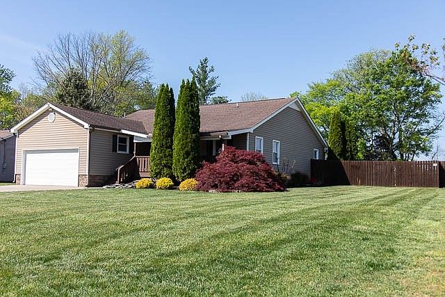 1st image of 517 Summerfield Dr
