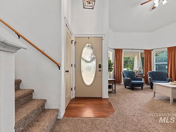 5th image of 985 N Shadowridge Ave