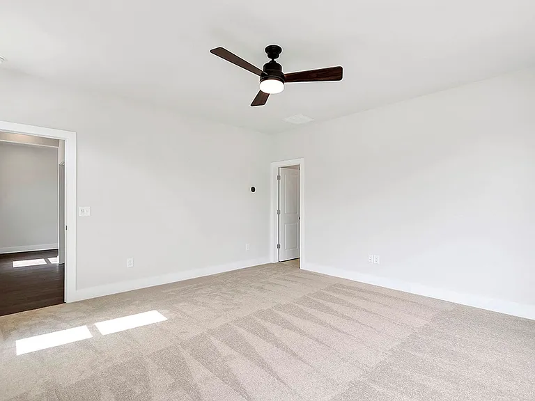 1258 Winterhaven Dr — Photo 18