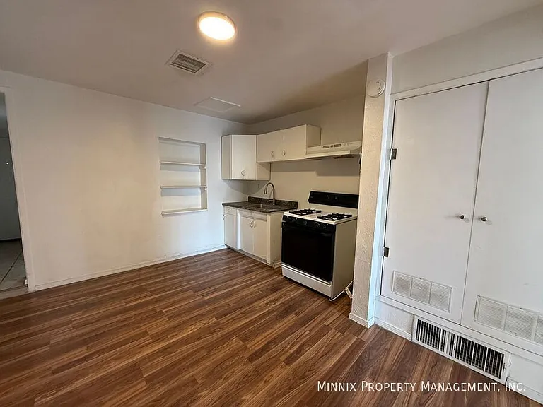 1526 E Yandell Dr #1 — Photo 8