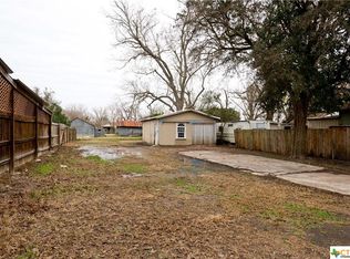 1112 Valkyrie St, Victoria, TX 77901