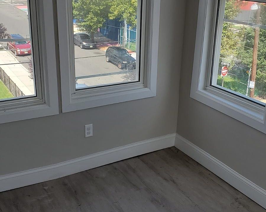 2nd image of 702 Valley St #1