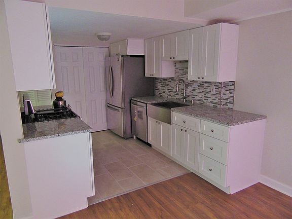 5th image of 1872 Jamestown Cir