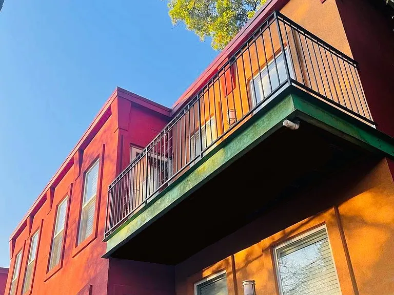 Private Balcony (Top Floor)