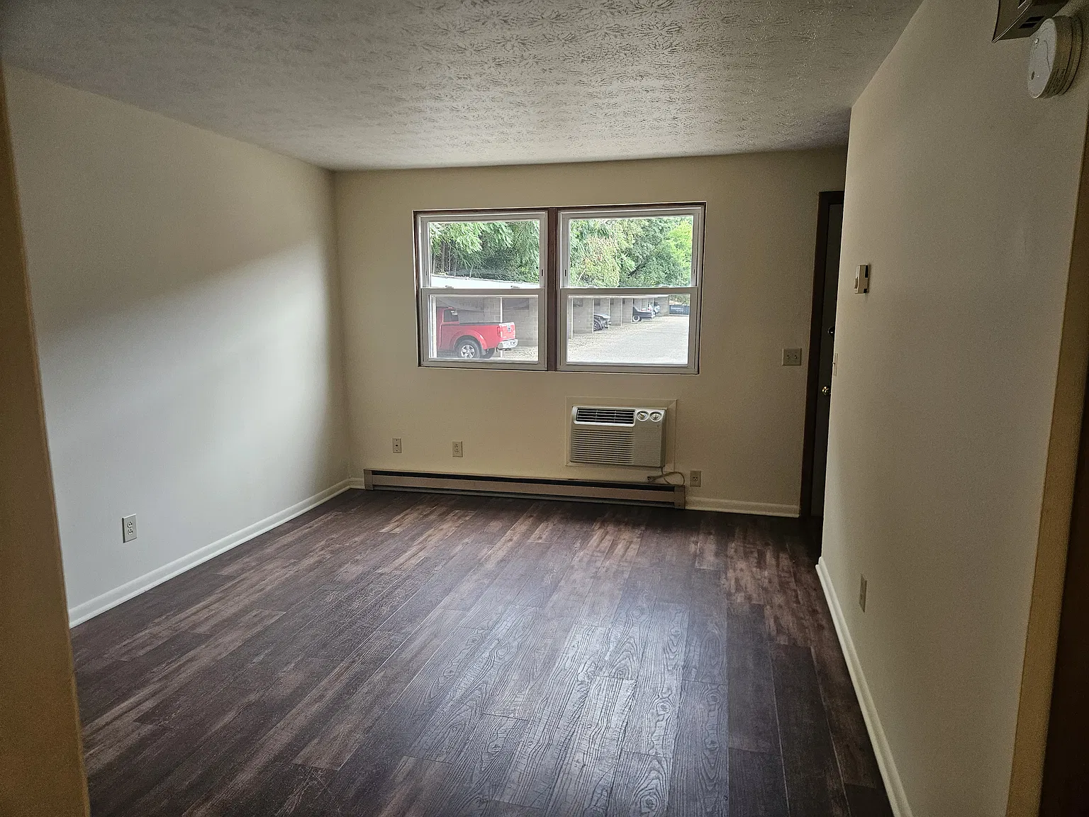 Caprice Apartments — Photo 3