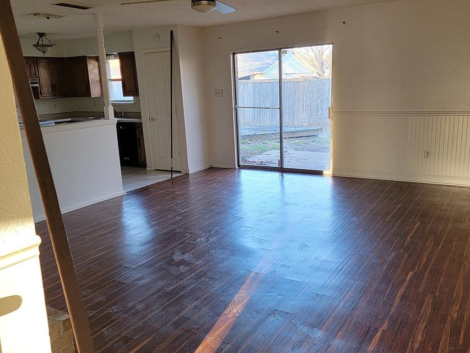 2nd image of 1550 Longshadow Ln
