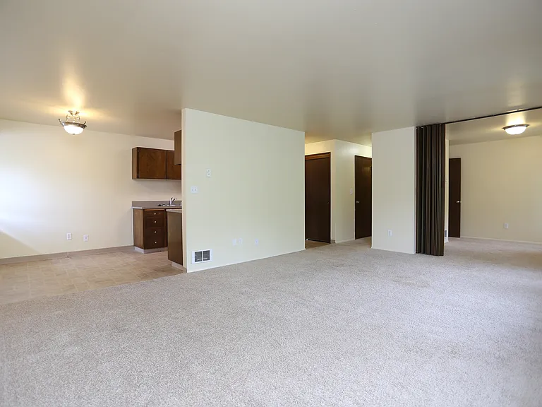 Executive Estates — Photo 7