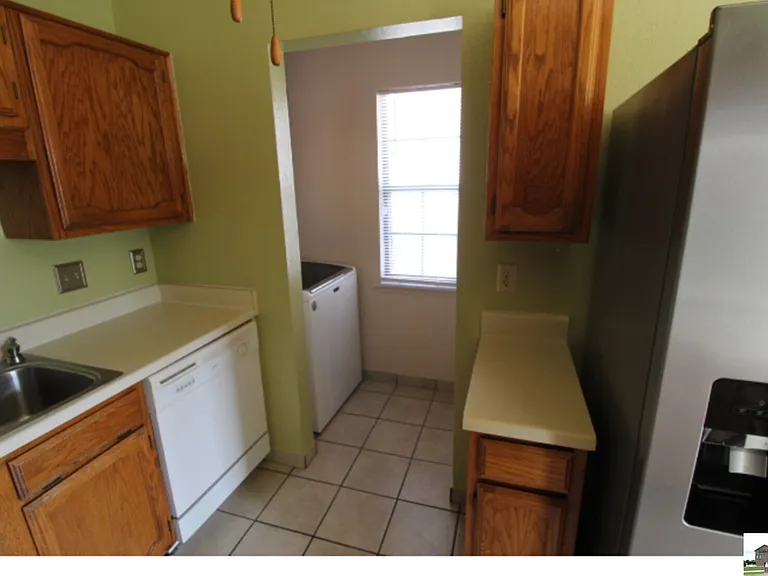 2404 Fieldstone Dr — Photo 12