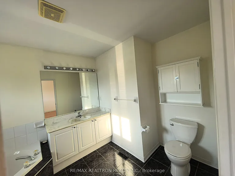 18 Nantucket Dr #MAIN 2ND FLOOR — Photo 25