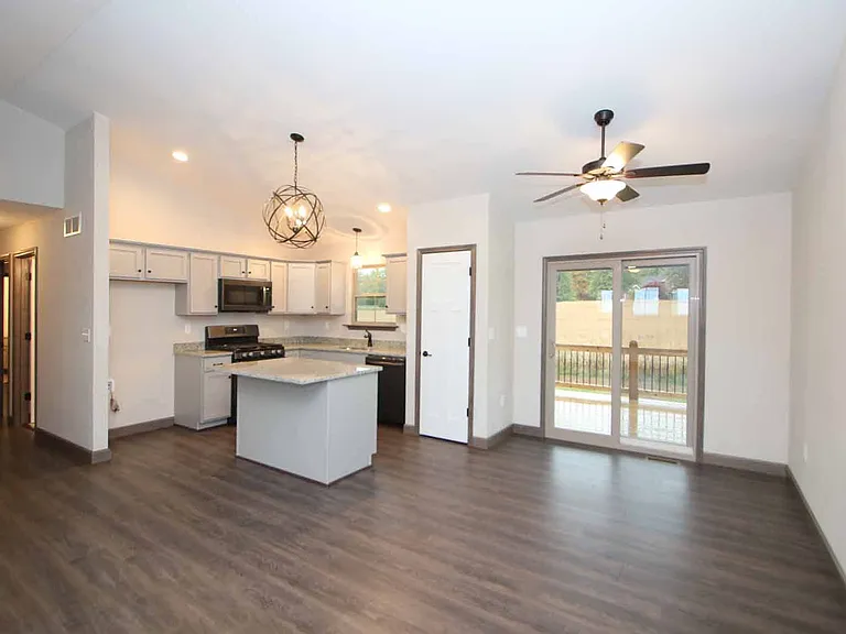 300 Olyvia Dr — Photo 8