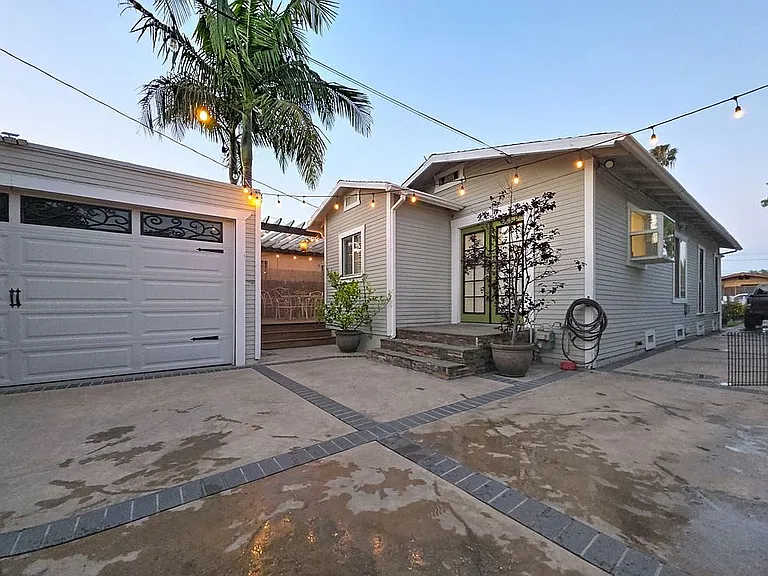3819 S Van Ness Ave — Photo 21