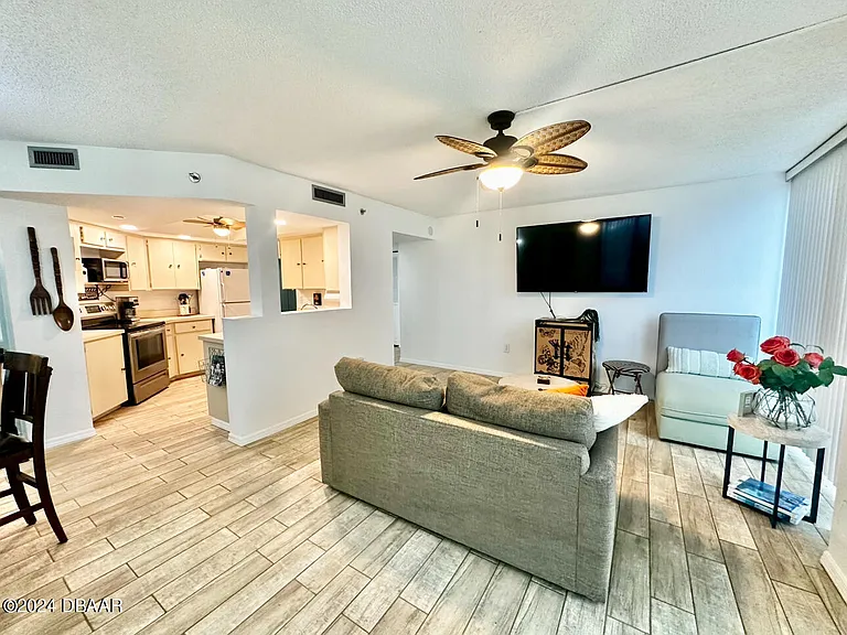 1 Oceans West Blvd #4B5 — Photo 12