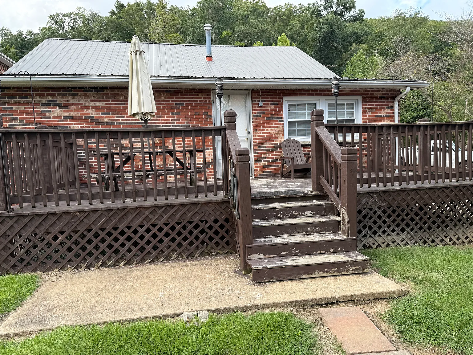 1226 Strawberry Rd — Photo 2