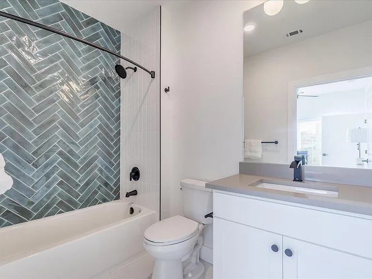 3000 Duval St #102 — Photo 13