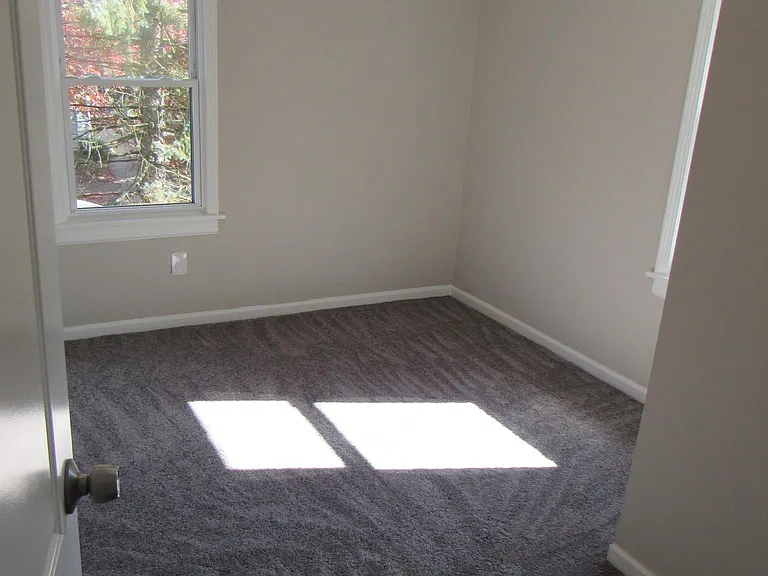 320 Zeller Ave — Photo 13