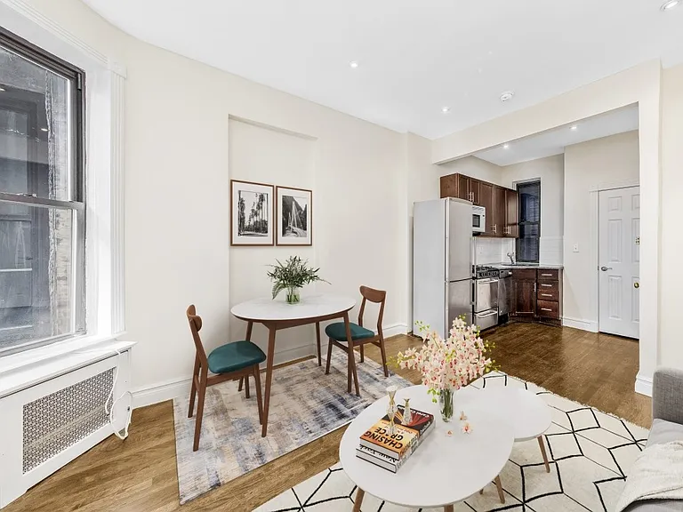 443 E 78th St #3D — Photo 2