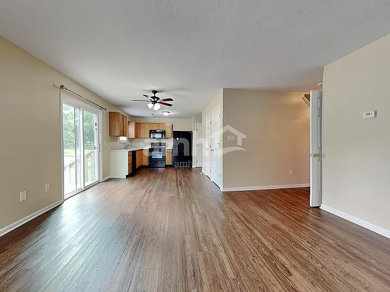 700 Thornton Dr — Photo 5