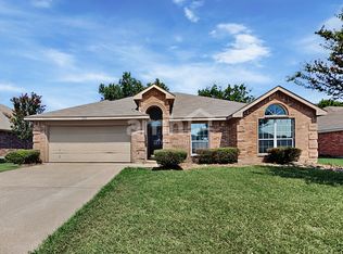 322 Leisure Ln, Waxahachie, TX 75165