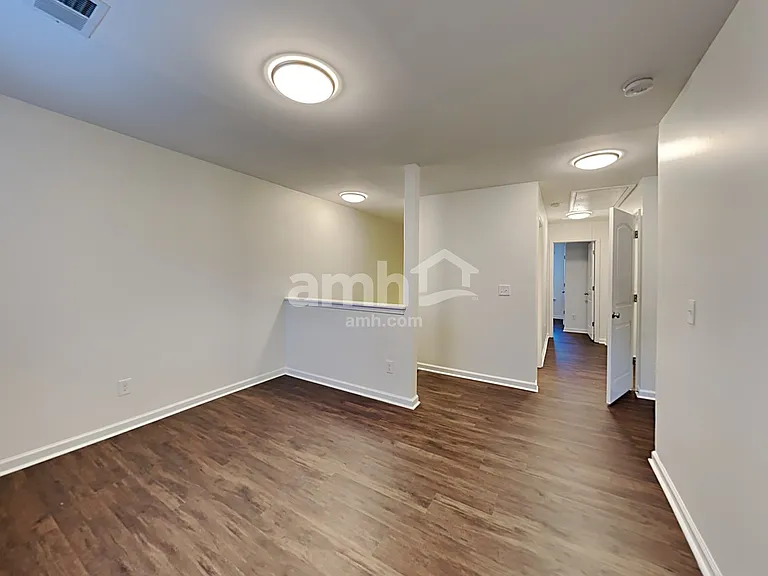 977 Grenier Ter — Photo 20