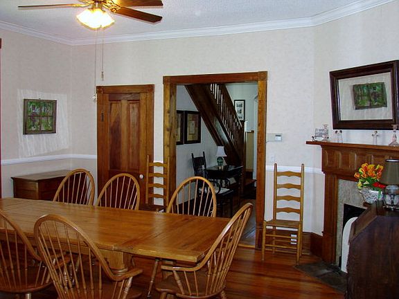4th image of 125 E Laurel Ave