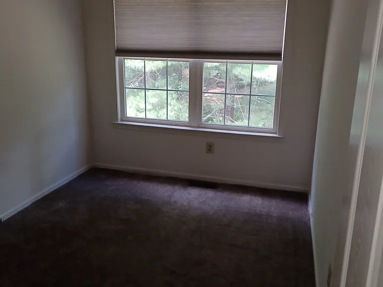 190 Victoria Ct — Photo 15