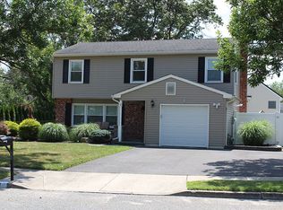 2 Aspen Ln, Howell, NJ 07731