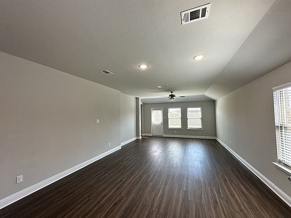 3rd image of 1409 Alexandria Dr