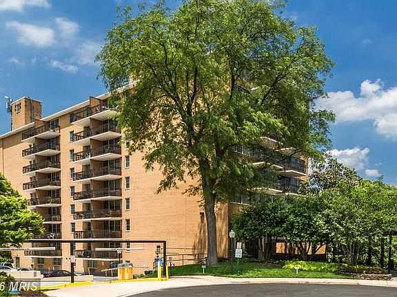 2nd image of 2030 N Adams St APT 1101