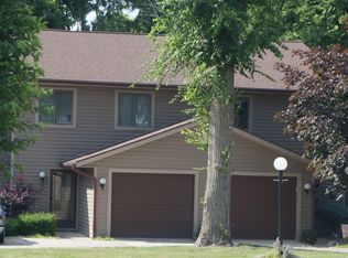 44 Brookview Dr, Fremont, OH 43420
