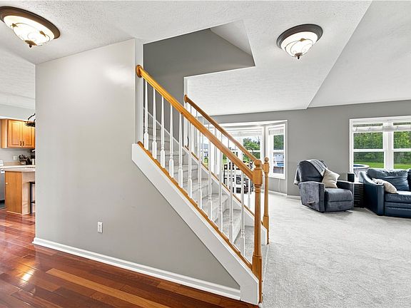 3rd image of 7624 Lake Meadow Dr