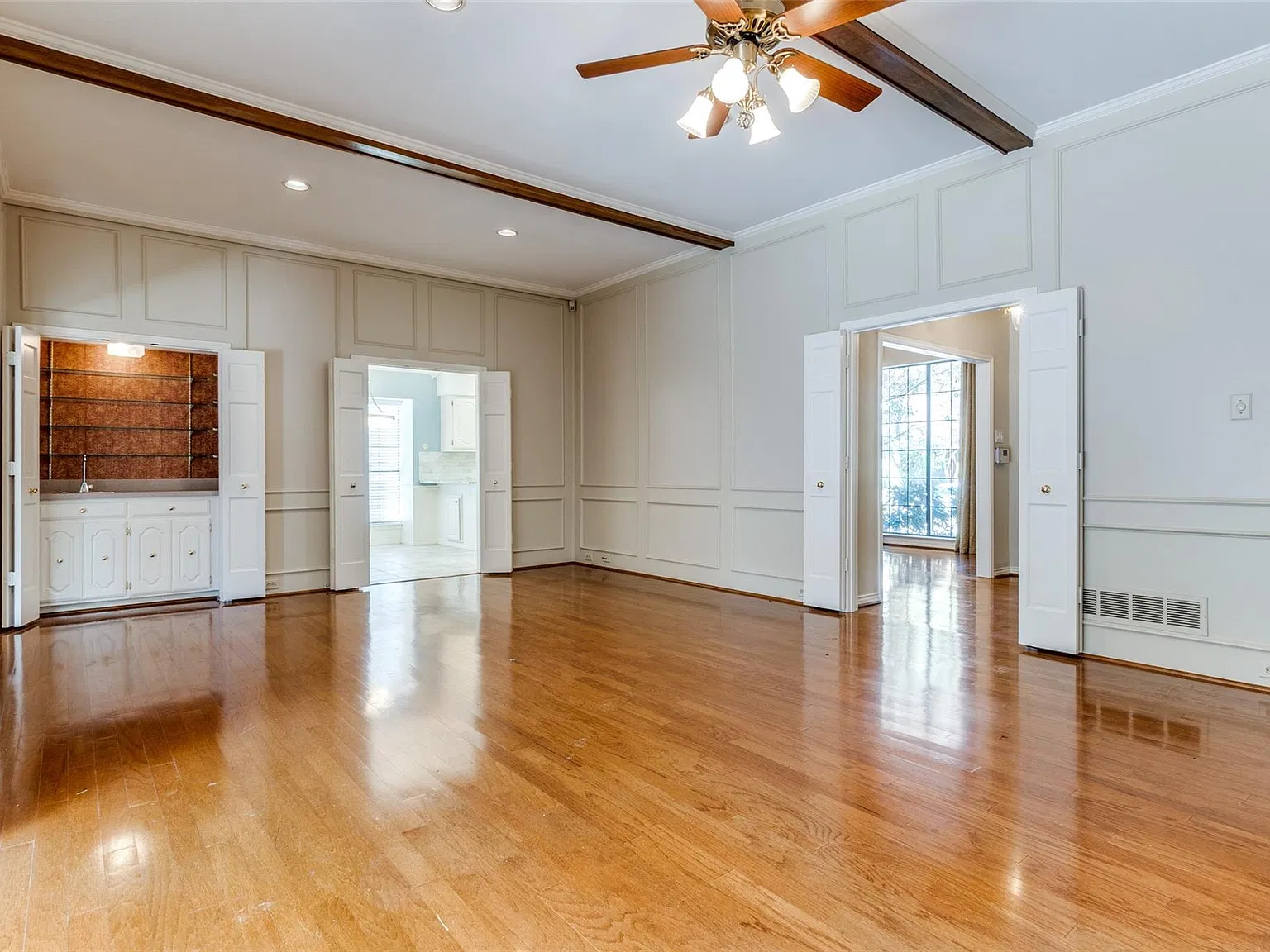 3 bed, 3.5 bath, 2512 sqft, $6,800 — Photo 4