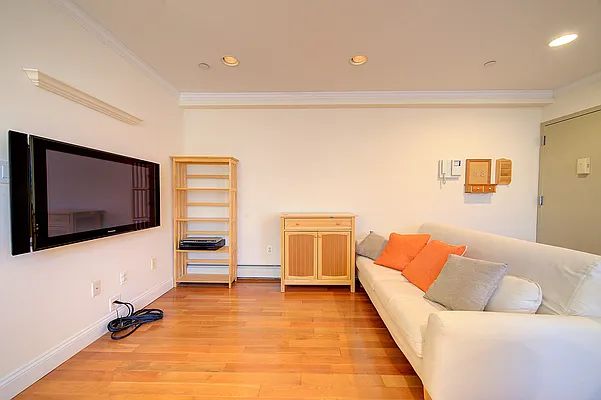 Sold by Landmarc Group | media 37