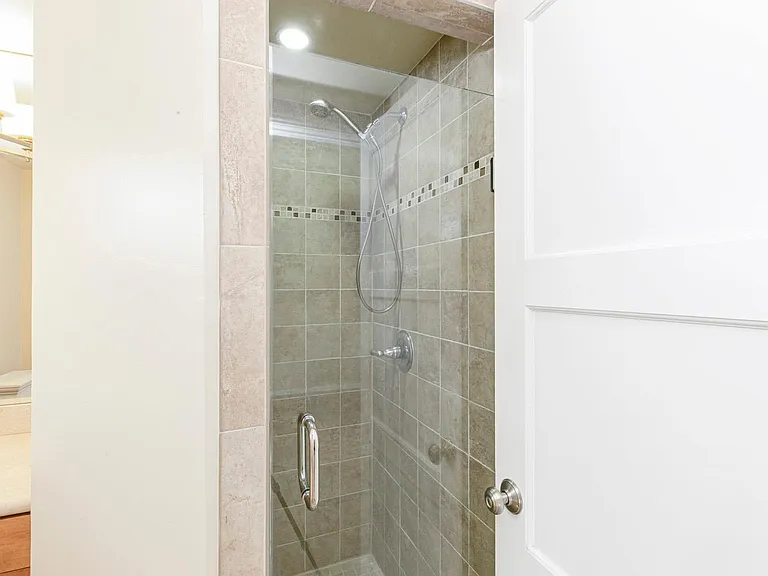 10929 Whitegate Ave — Photo 25