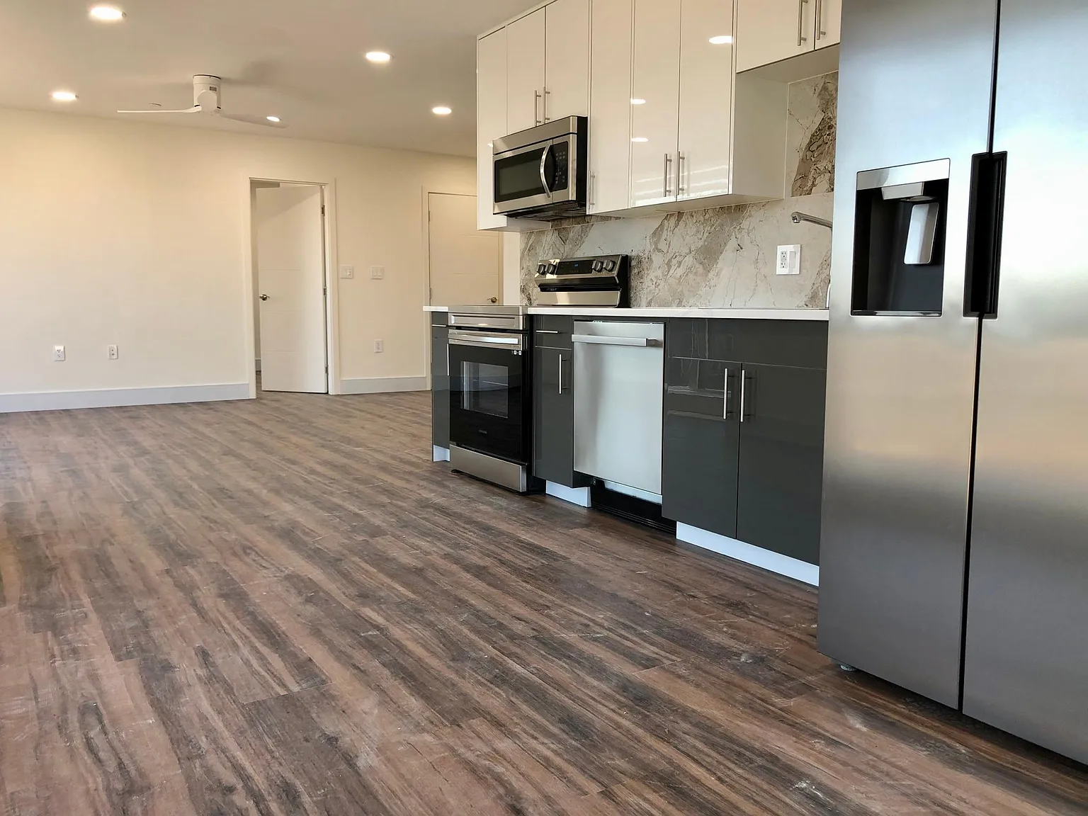 2 bed, 1012 sqft, $2,600 — Photo 2