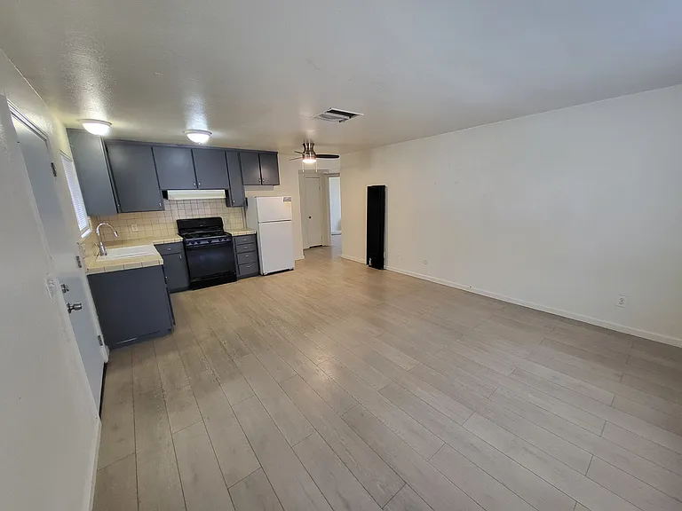 1214 E Clinton Ave #201 — Photo 1