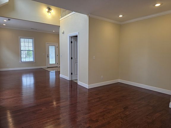 3rd image of 737 S Pickwick Ave APT A