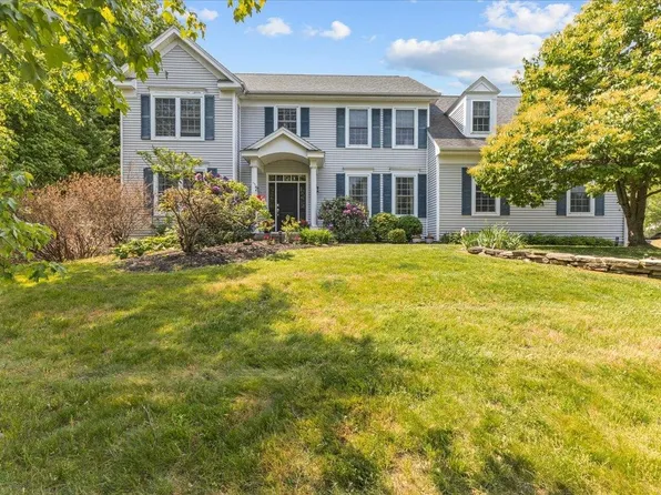 17 Sadler Lane, Williston, VT 05495