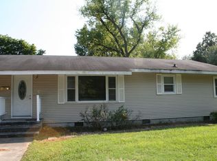 305 E Byrd Ave, Charleston, MO 63834