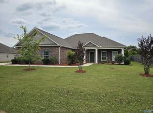 208 Poplar Gln, Huntsville, AL 35811