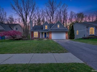 4450 Commerce Woods Dr, Commerce Township, MI 48382