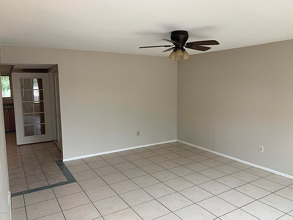 4th image of 2337 E Beverly Ln