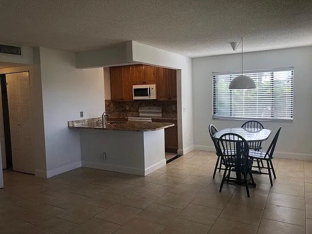 2 bed, 900 sqft, $2,000 — Photo 4