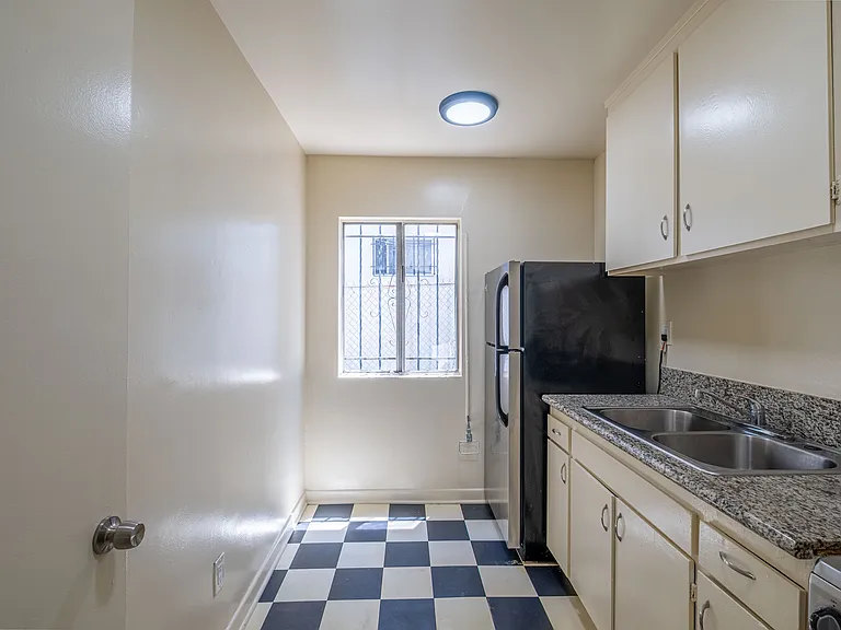 220 S Commonwealth Ave #103 — Photo 13