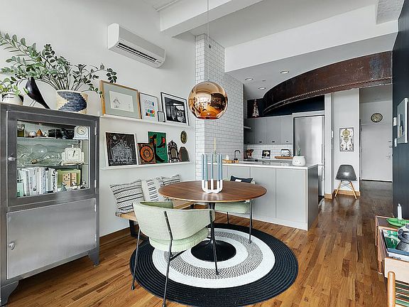 2nd image of 37 Bridge St APT 3D