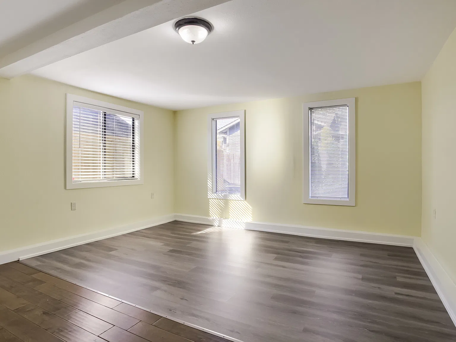 Studio, 294 sqft, $1,050 — Photo 3