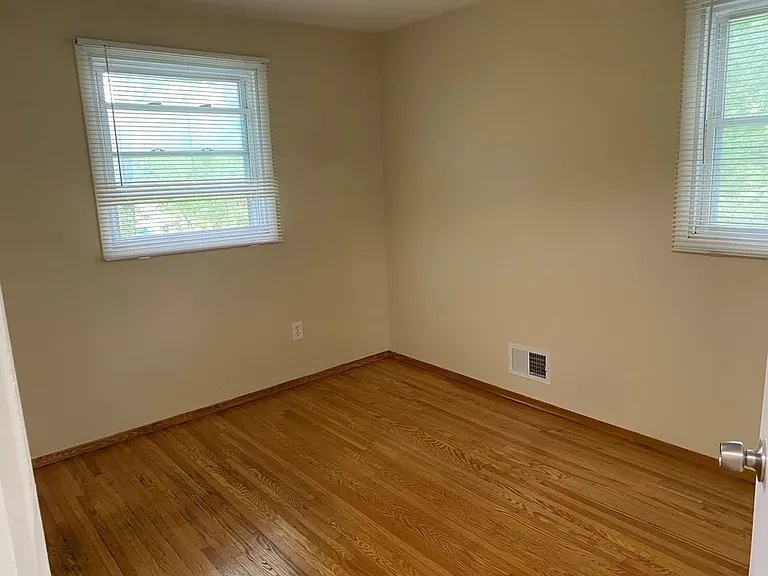 85 Underwood Ave — Photo 10