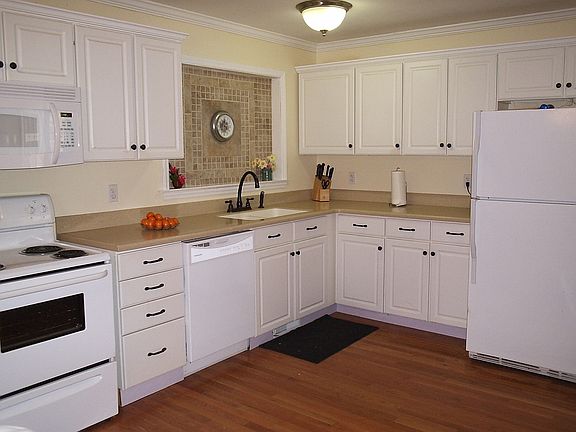 2nd image of 1321 Carolina Loop