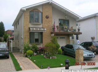 135 Pouch Ter, Staten Island, NY 10305