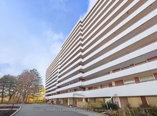1 Royal Orchard Blvd #906, Markham, ON L3T3C2