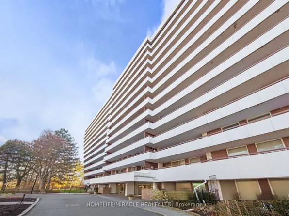 1 Royal Orchard Blvd #906, Markham, ON L3T 3C2
